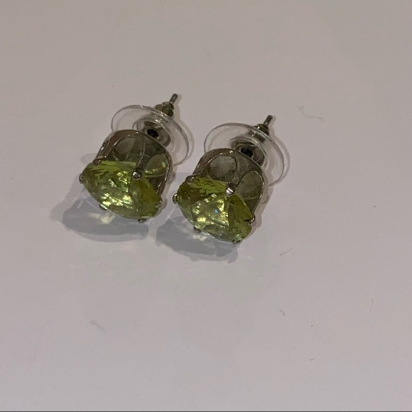 Large stud earrings - Picture 3 of 6